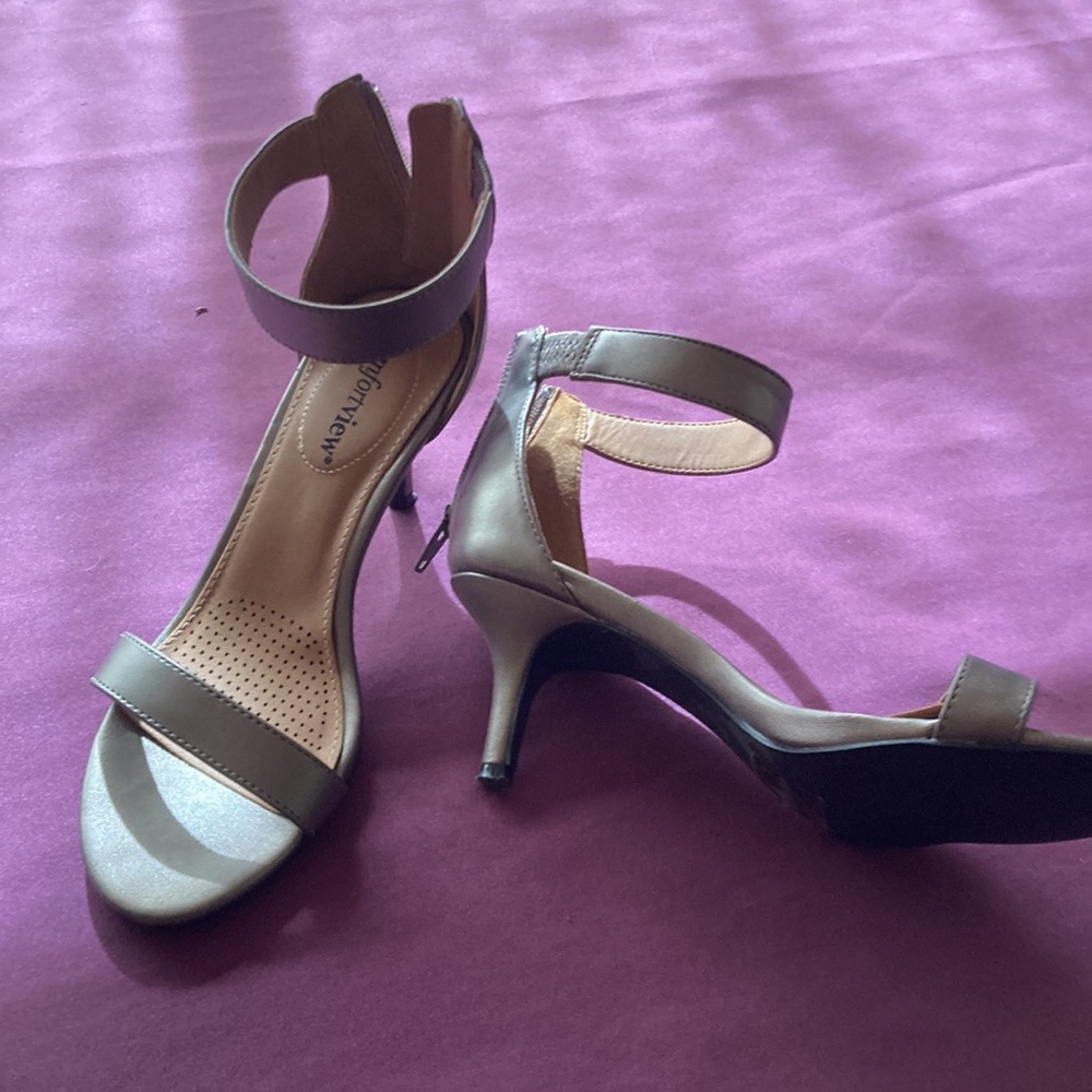 Mini Ankle strap pumps - Picture 2 of 5